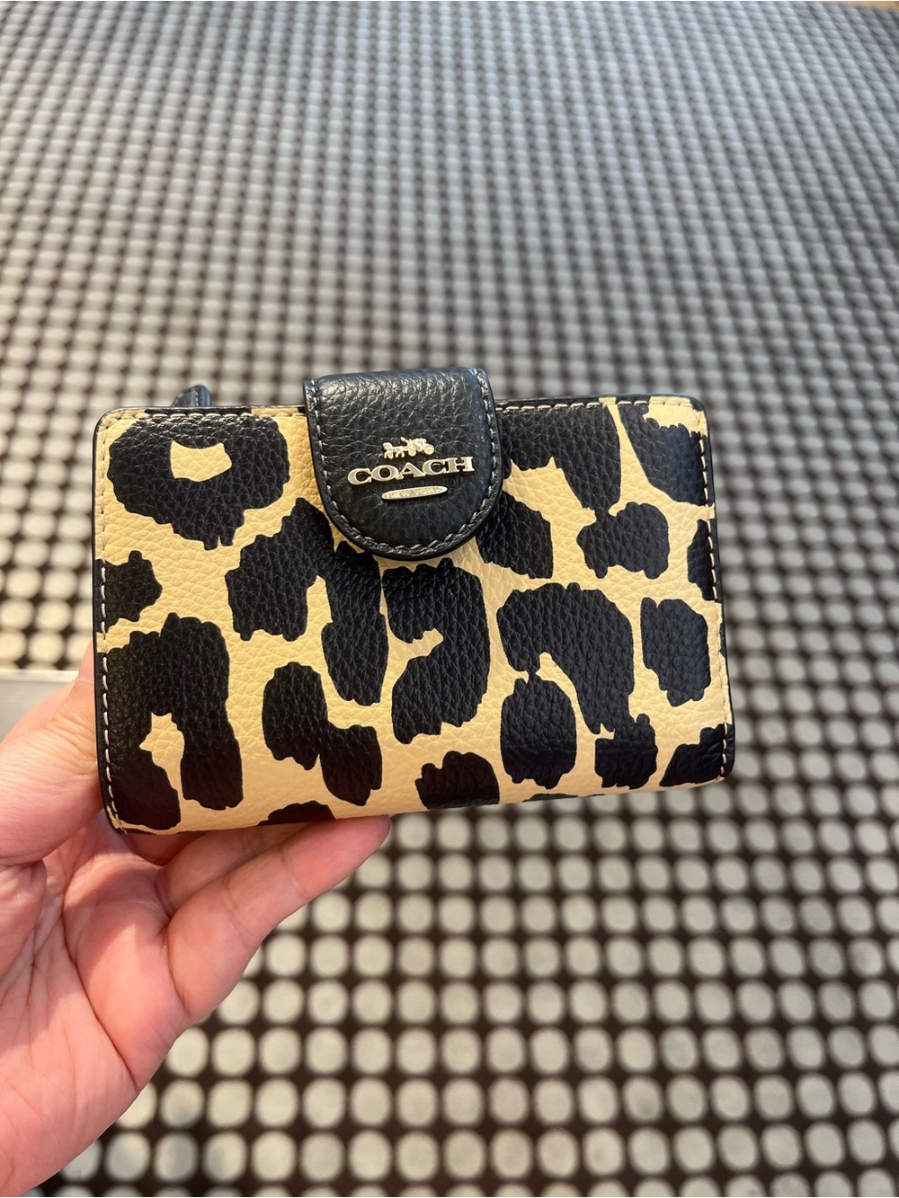 Coach Medium Corner Zip Wallet With Leopard Print NWT